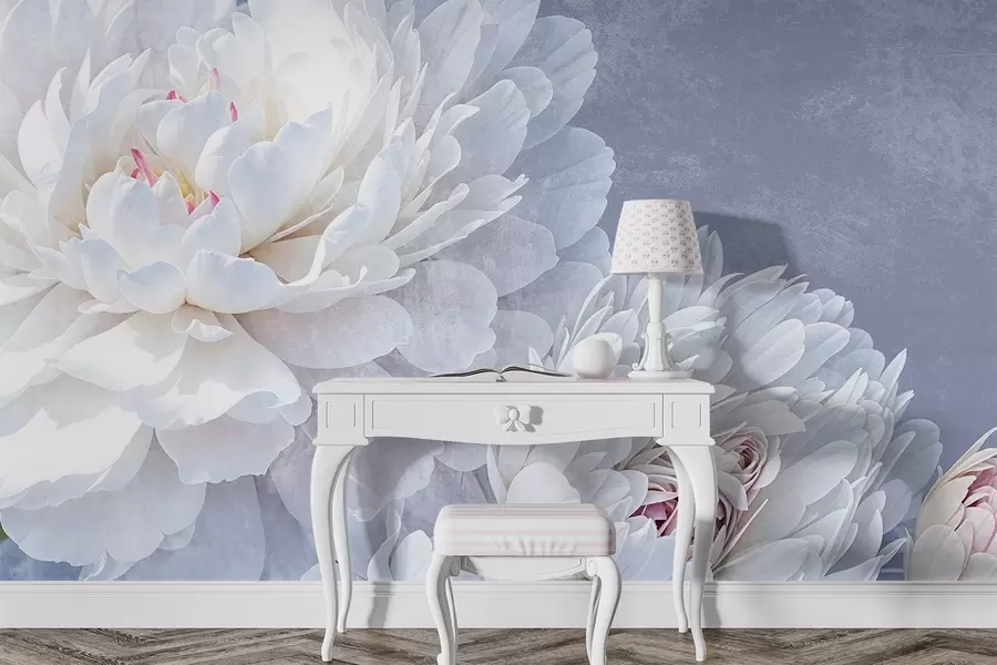 zidne murale Bijeli detalji božura s mekim, delikatnim laticama na svijetloj pastelno plavoj teksturiranoj pozadini w08379