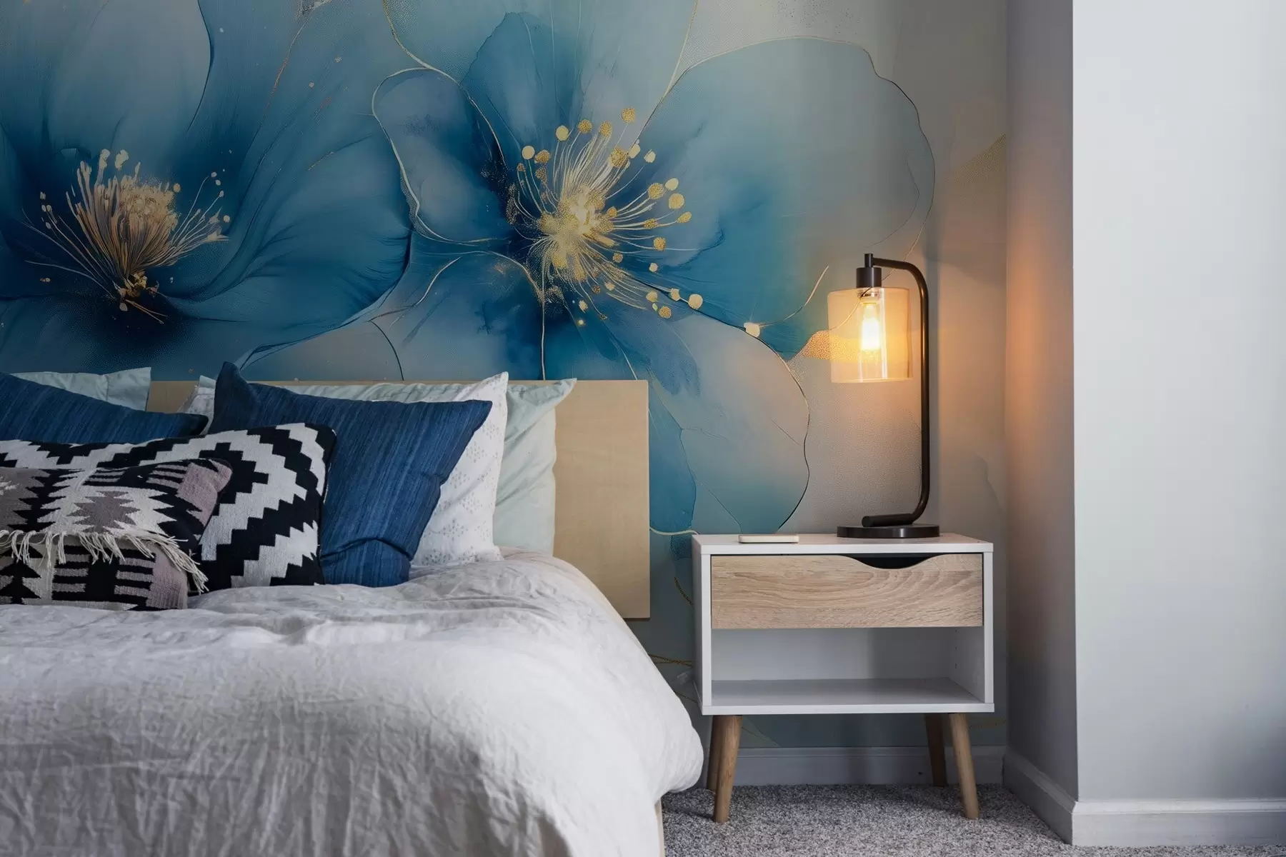 zidne murale Sanjiva cvjetna slika s velikim, nježnim plavim cvjetovima w02769