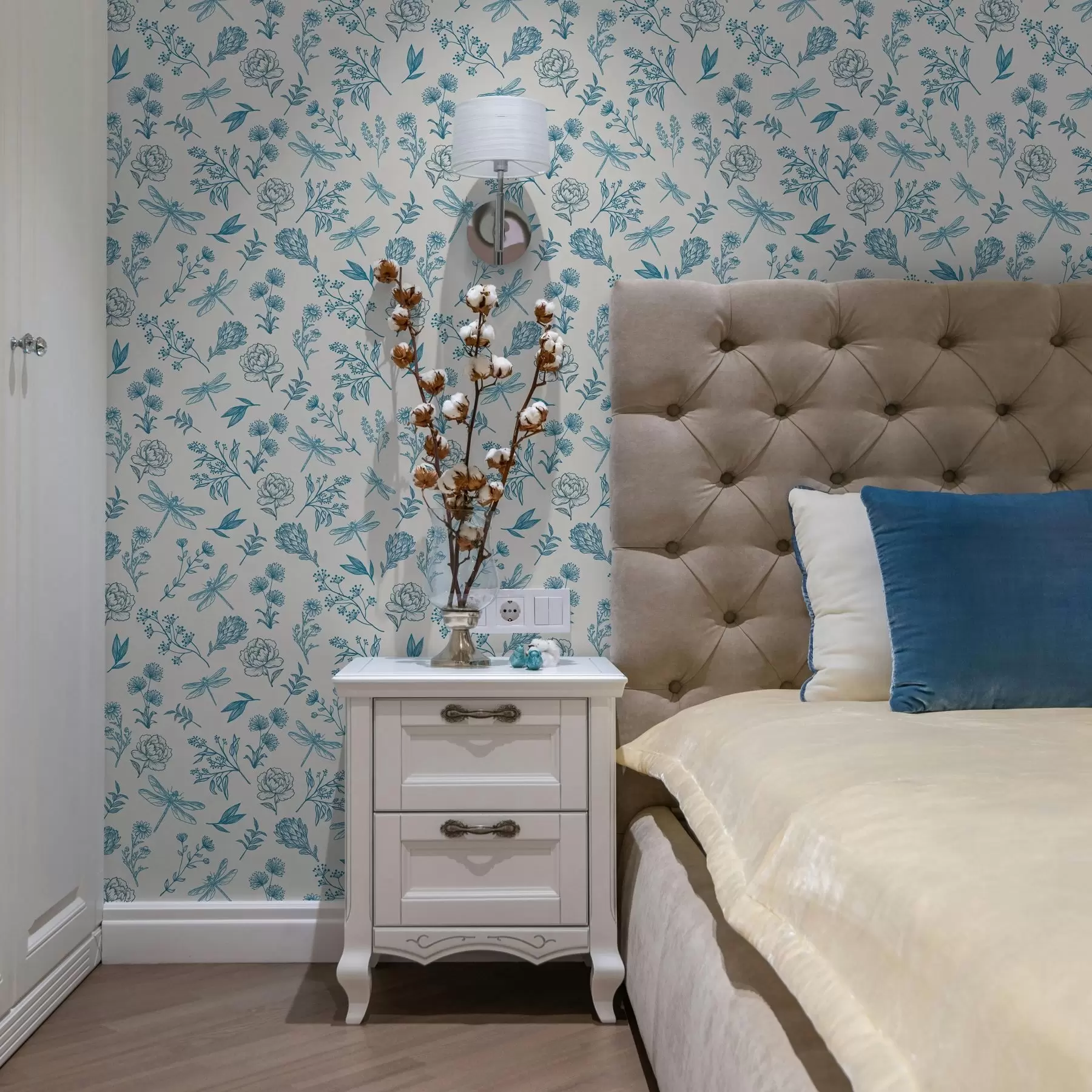 zidne murale Plavo cvijeće, lišće i vretenca na bijeloj pozadini a00025