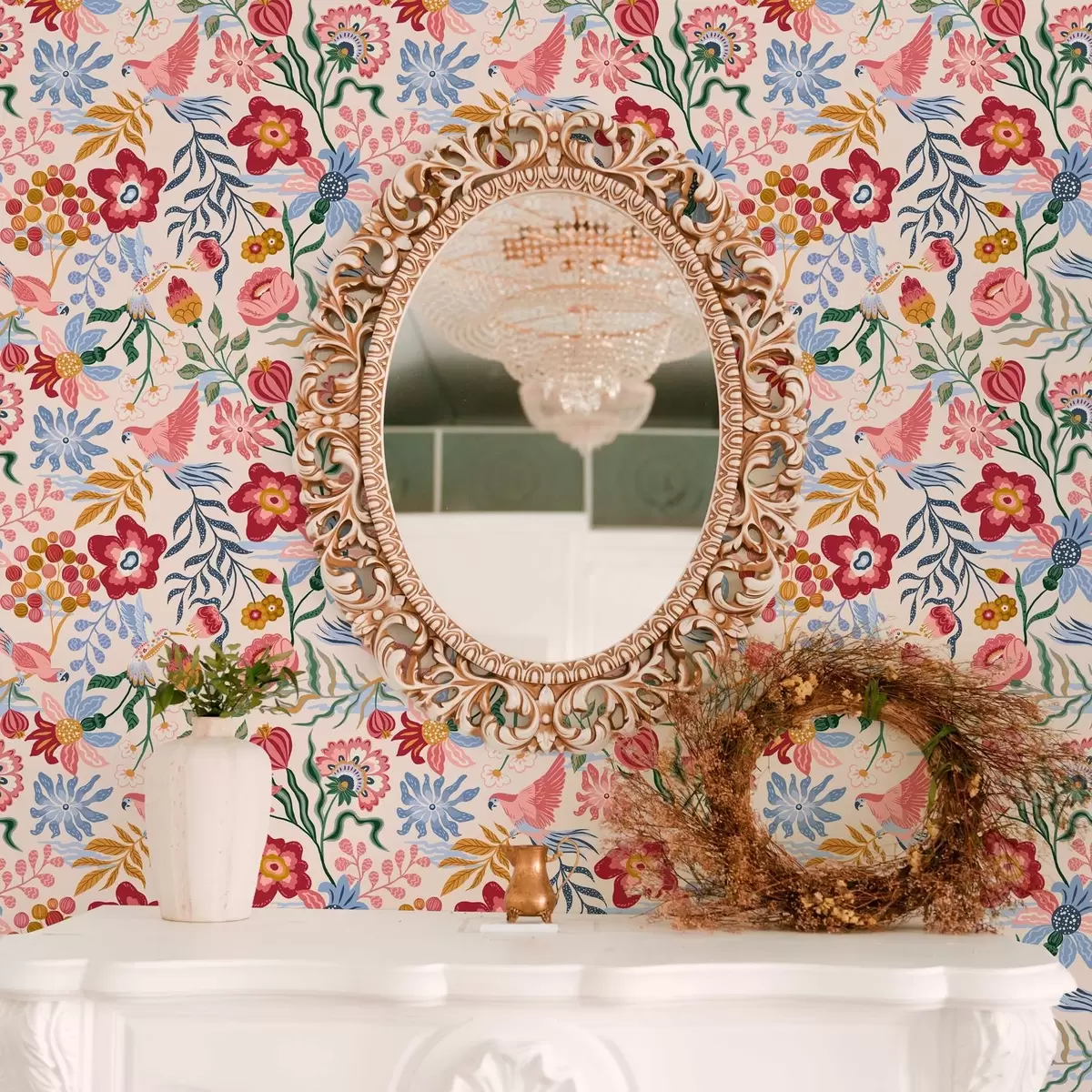 Pozadina Svijetla kompozicija cvijeća i bobica s papigama a00046