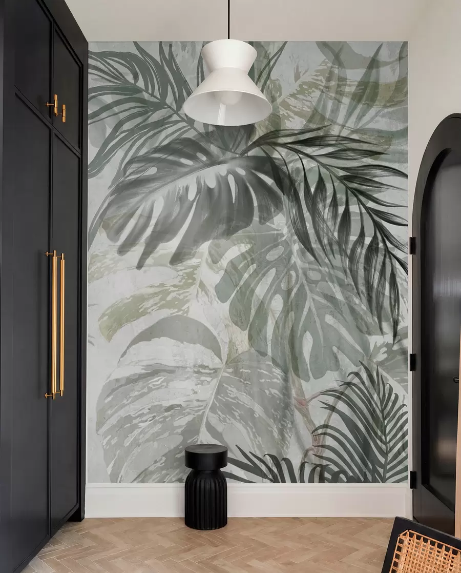 zidne murale Monstera i lišće palme u nijansama zelene i sive, botaničko, tropsko lišće, biljke iz džungle, teksturirana pozadina w09011