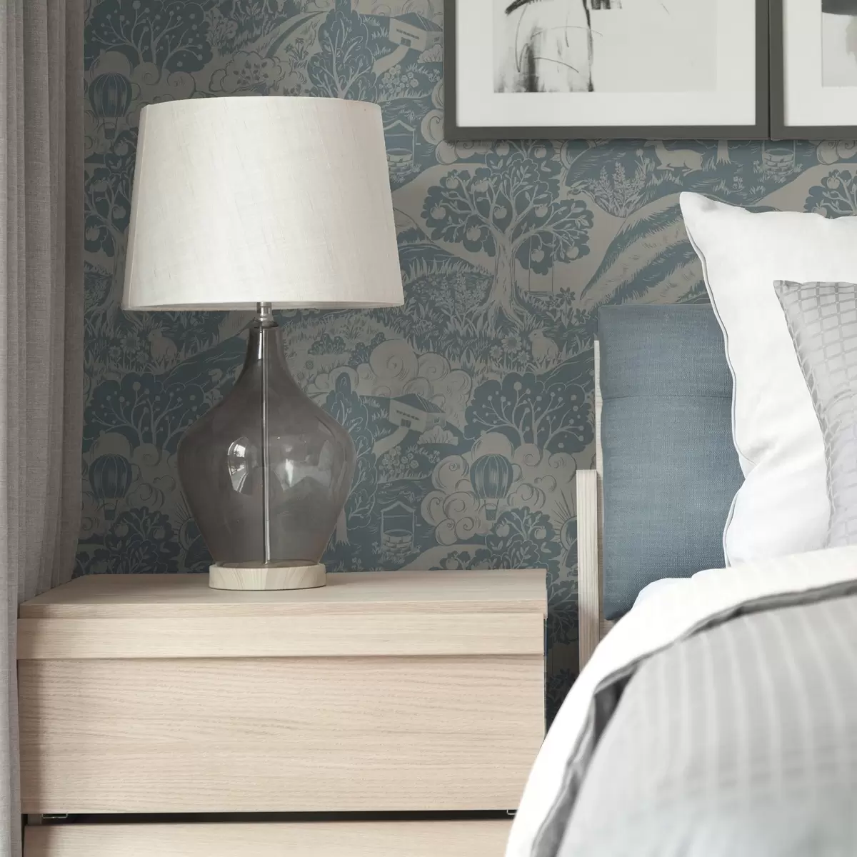 Pozadina Vilinska šuma sa životinjama u stilu dječje ilustracije a00172