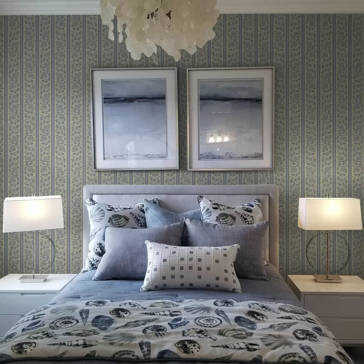 Pozadina Prugasti cvjetni ornament sa žirovima u plavim i bež tonovima a00181