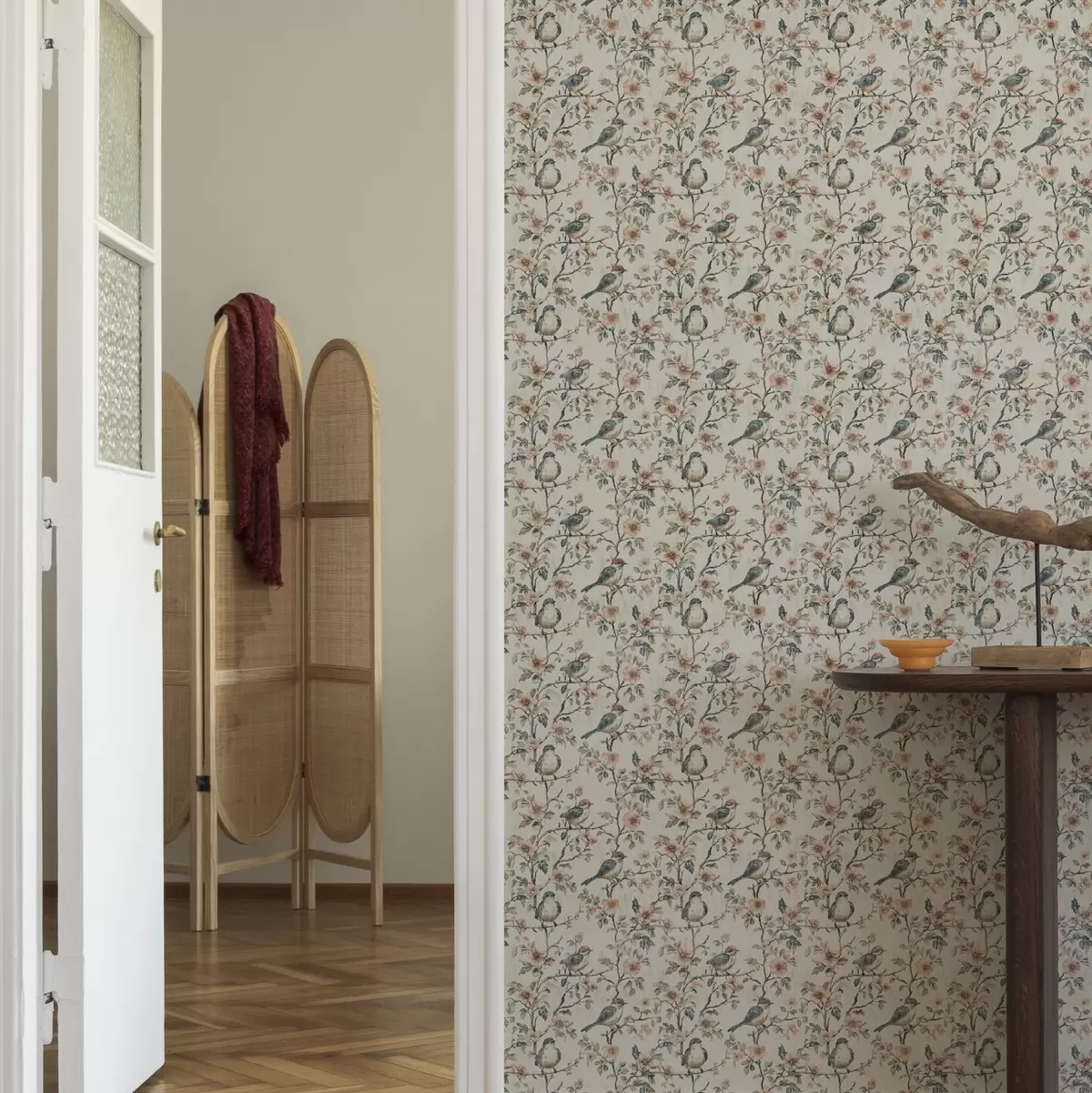 Pozadina Ptice na granama s cvijećem u retro stilu akvarela a00197