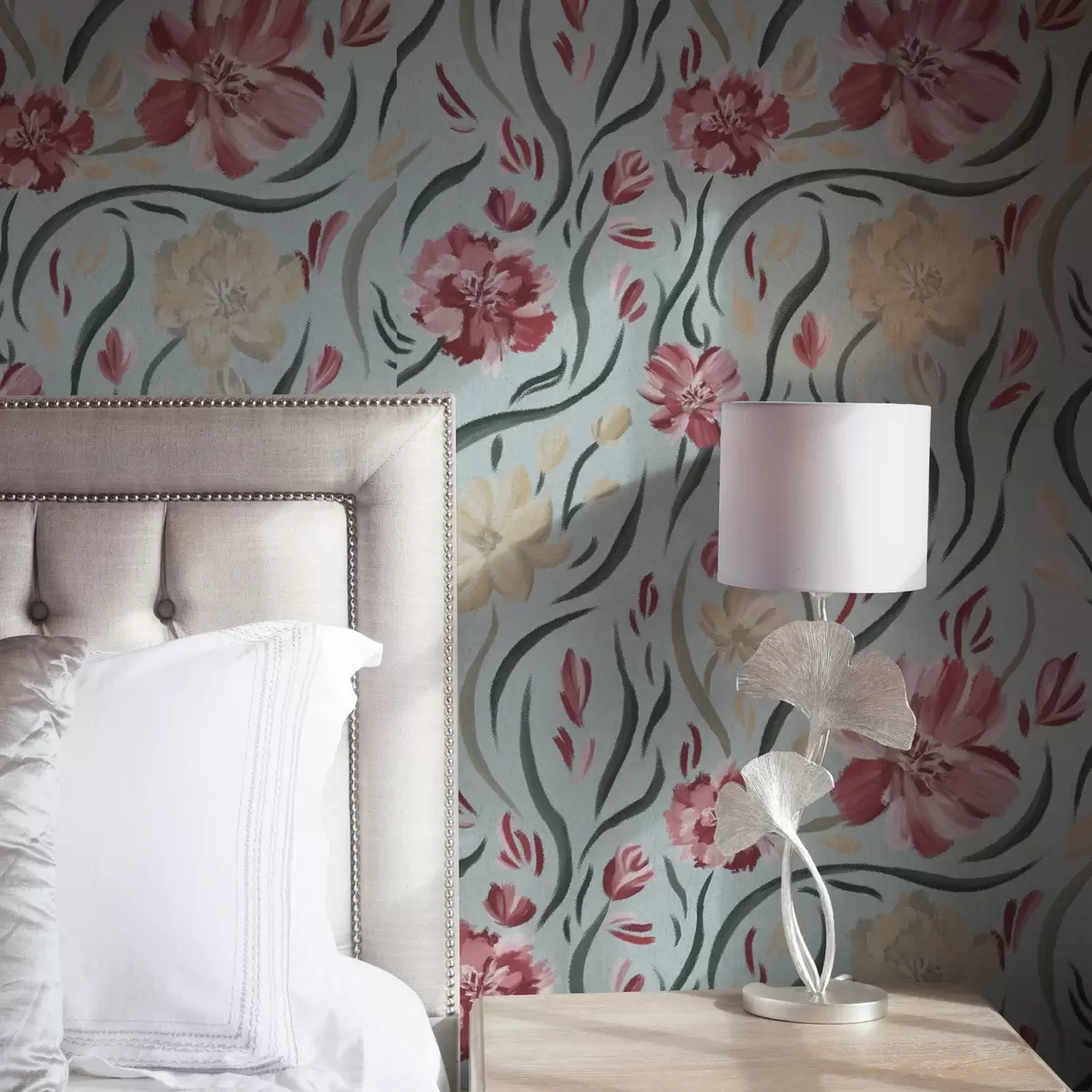 Pozadina Akvarelno cvijeće na plavoj pozadini, crveni i bež uzorak a00216