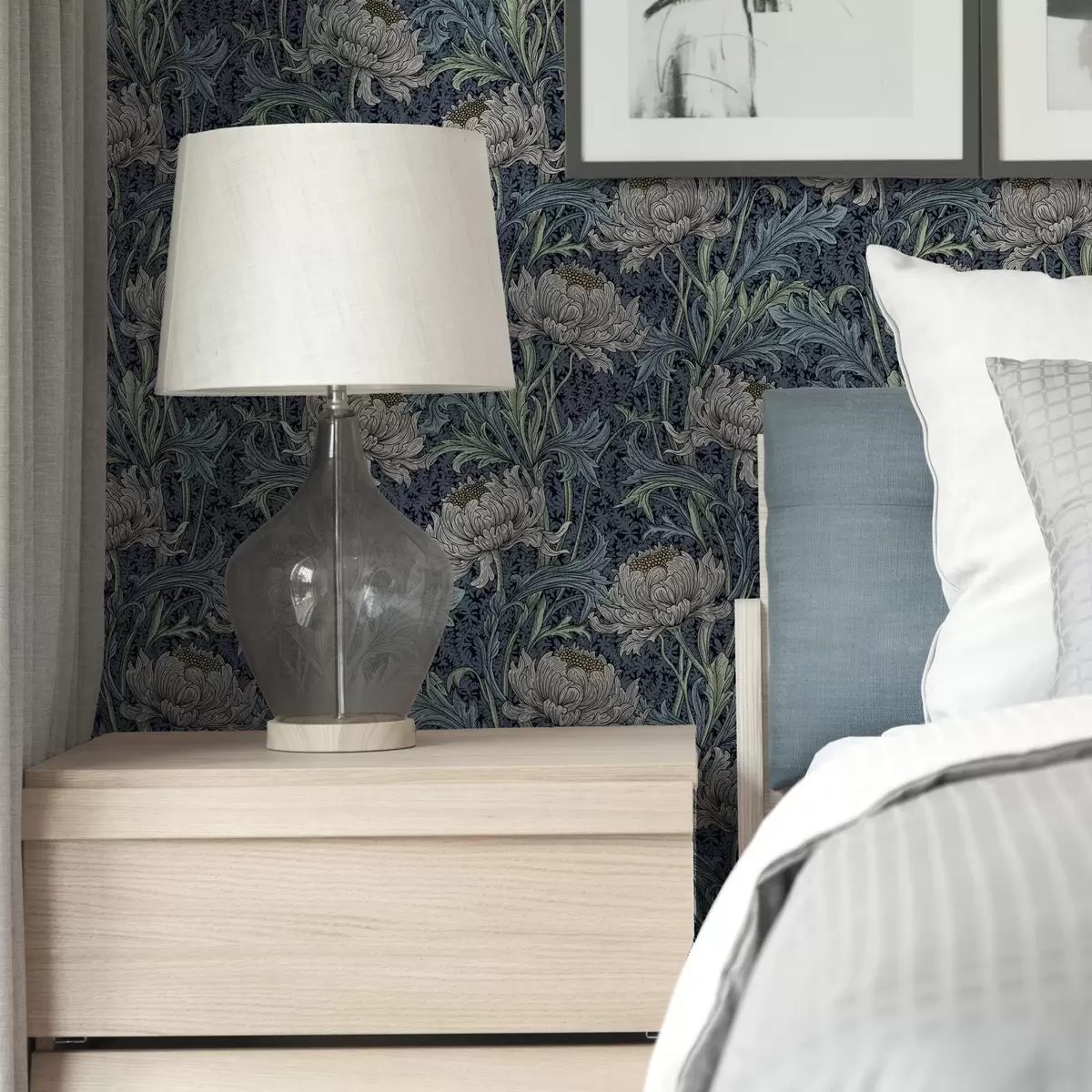 Pozadina Starinski božuri na tamnoj pozadini, gotički cvjetni stil a00233