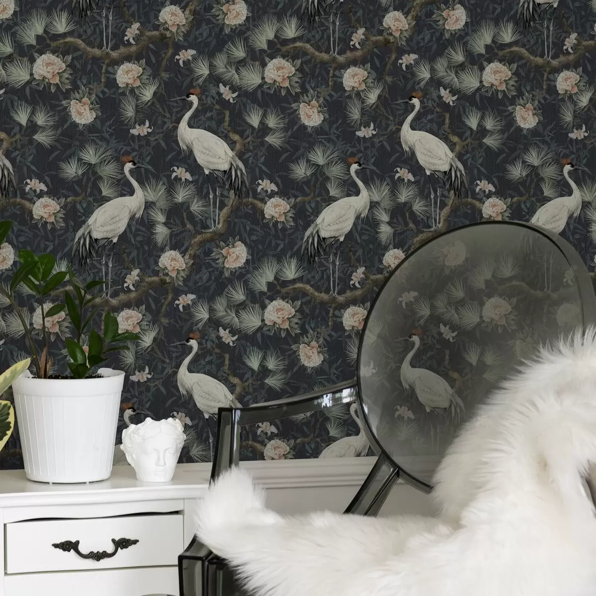 Pozadina Ždralovi među borovima i božurima na tamnoj pozadini a00241