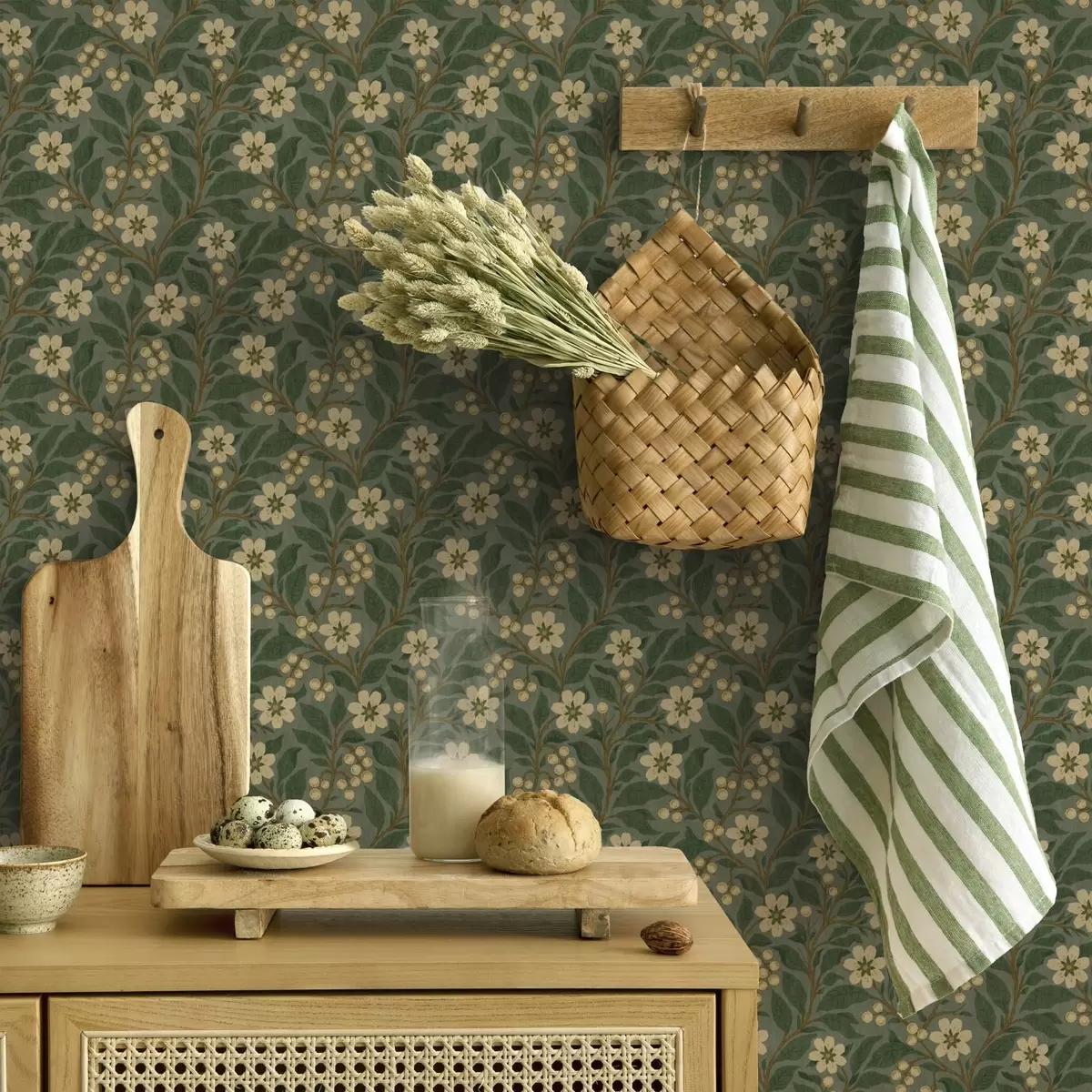 Pozadina Žuto cvijeće i bobice na zelenoj pozadini a00242