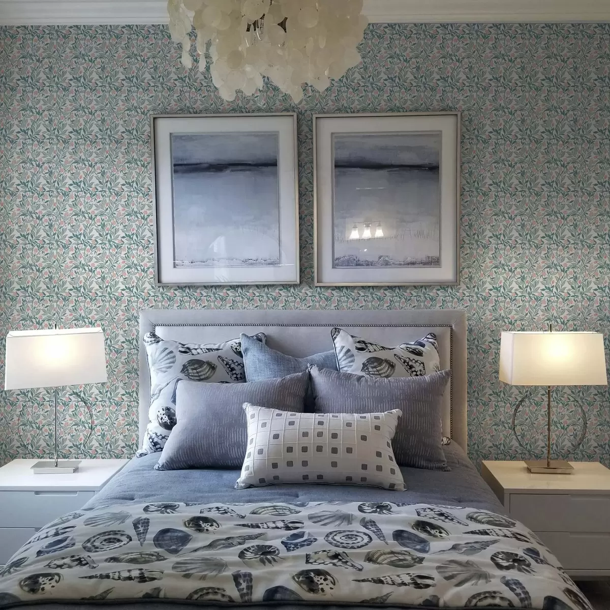 Pozadina Svježi uzorak s koraljnim cvijećem i lišćem a00247