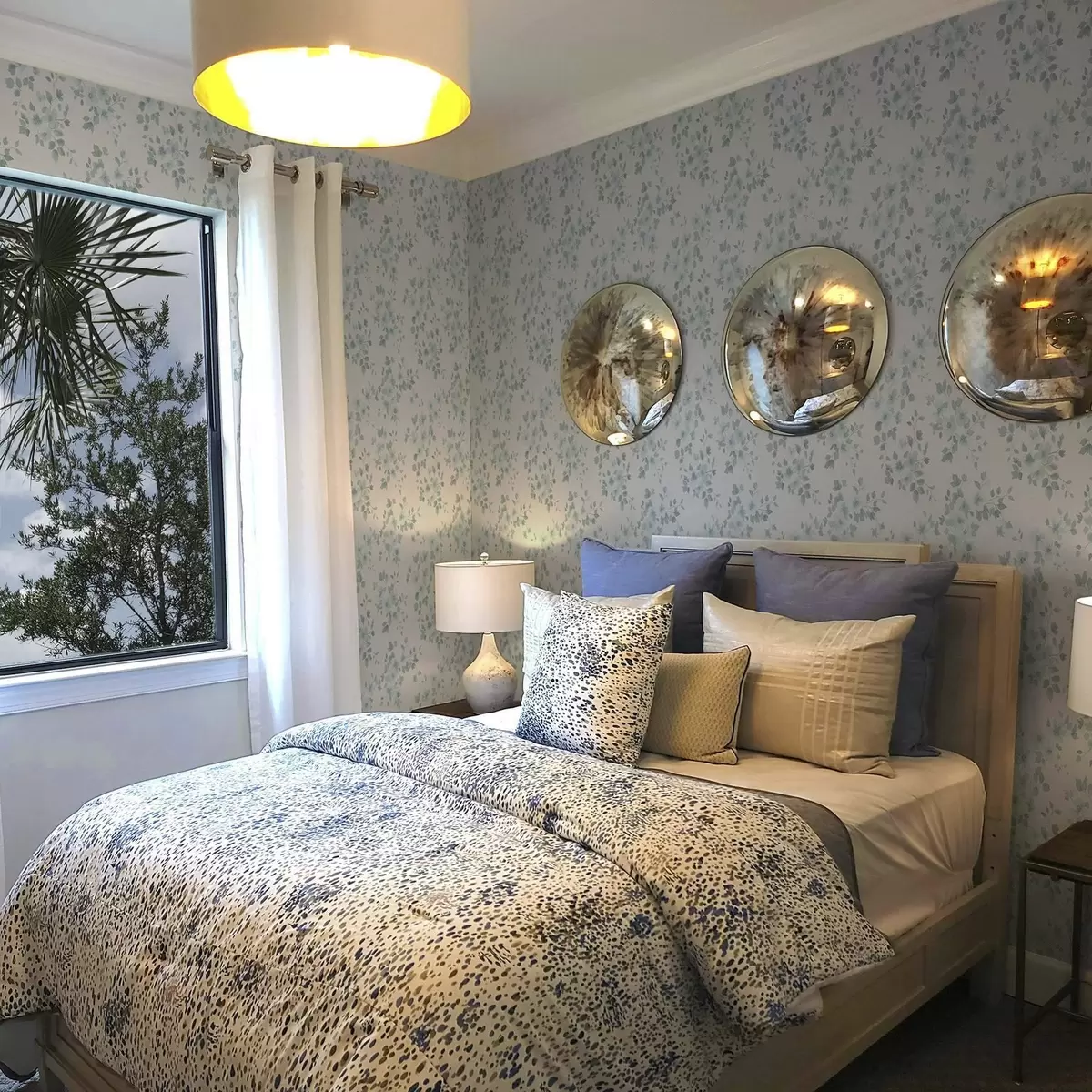 Pozadina Blijedoplavo cvijeće na bijeloj pozadini, akvarelni stil a00364