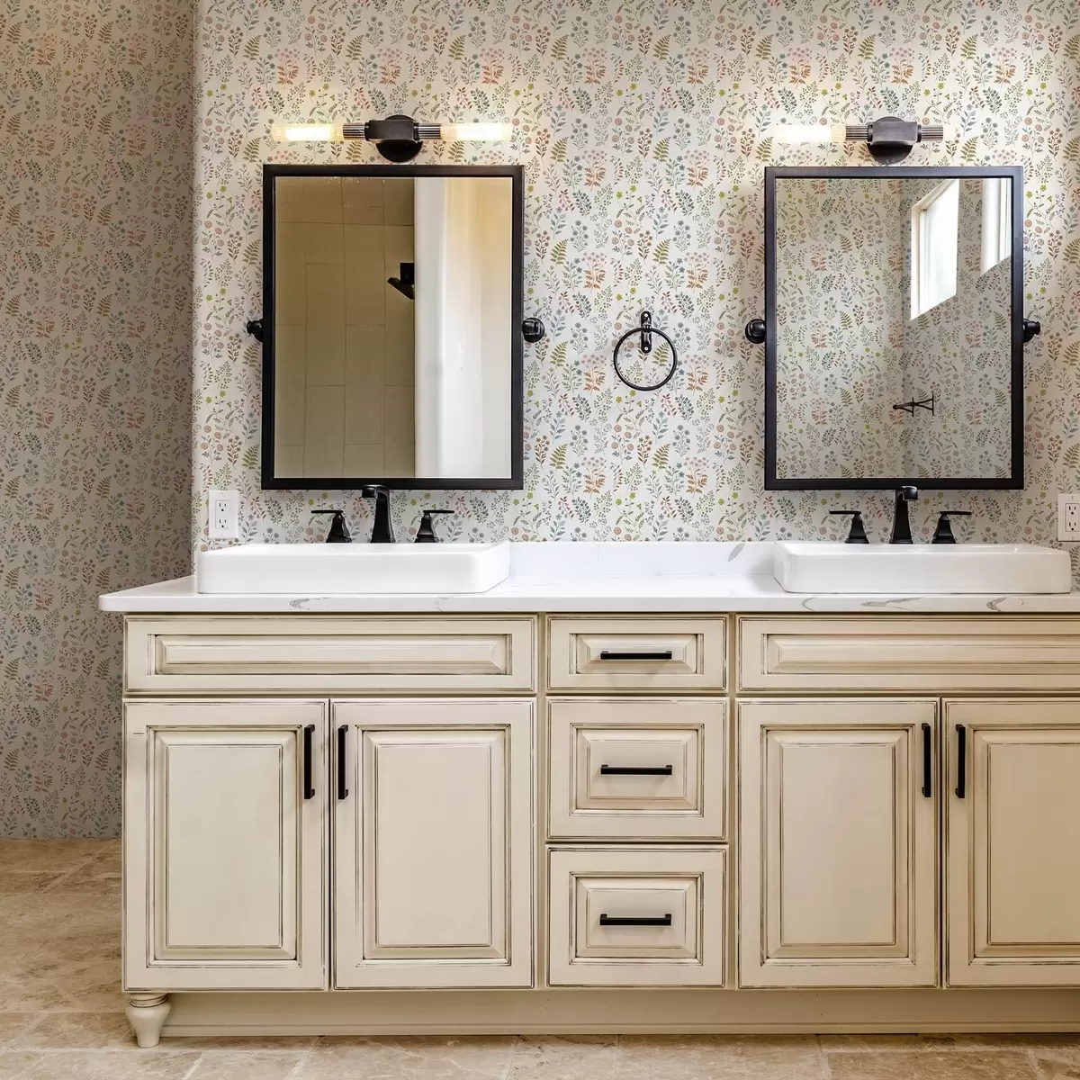 Pozadina Šarene biljke na bijeloj kariranoj pozadini a00413