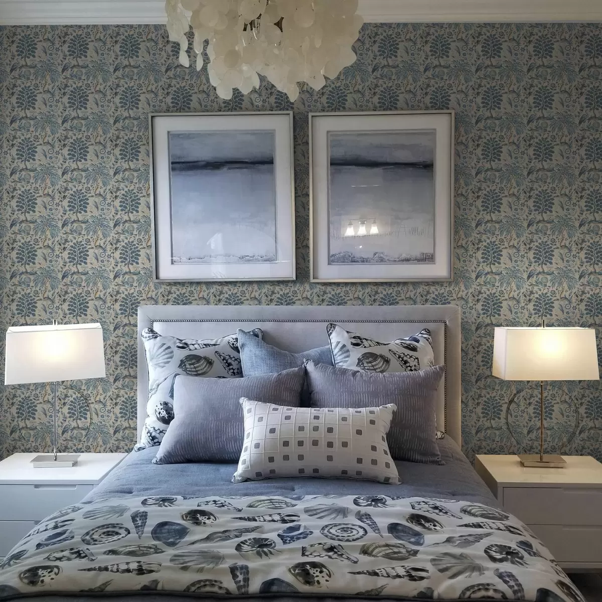 Pozadina Stil Toile de Jouy s plavim pticama i tropskim drvećem a00382