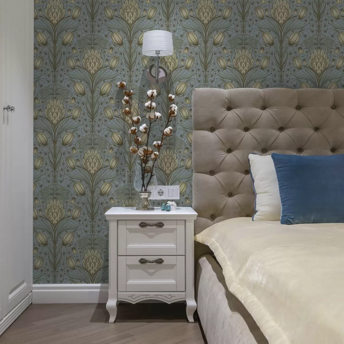 Pozadina Plavi uzorak s artičokama i tulipanima a00435