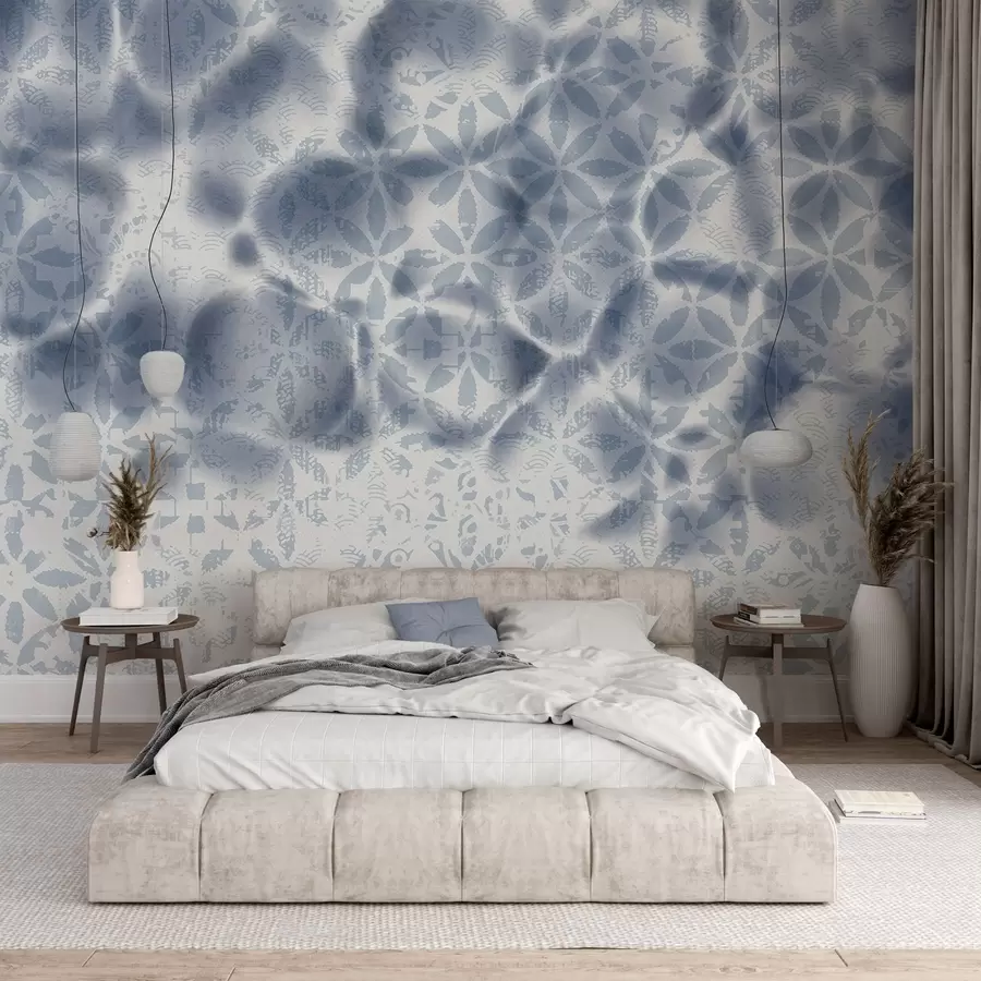 zidne murale Apstraktna teksturirana umjetnost s plavim cvjetnim printom, izblijedjelim i zamućenim efektom, stvarajući meku i sanjivu atmosferu w09322