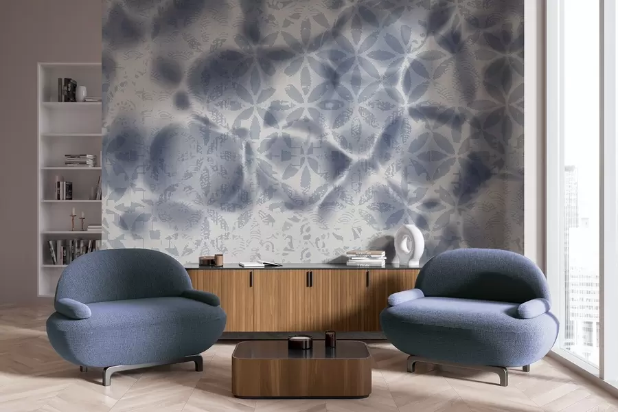 zidne murale Apstraktna teksturirana umjetnost s plavim cvjetnim printom, izblijedjelim i zamućenim efektom, stvarajući meku i sanjivu atmosferu w09322