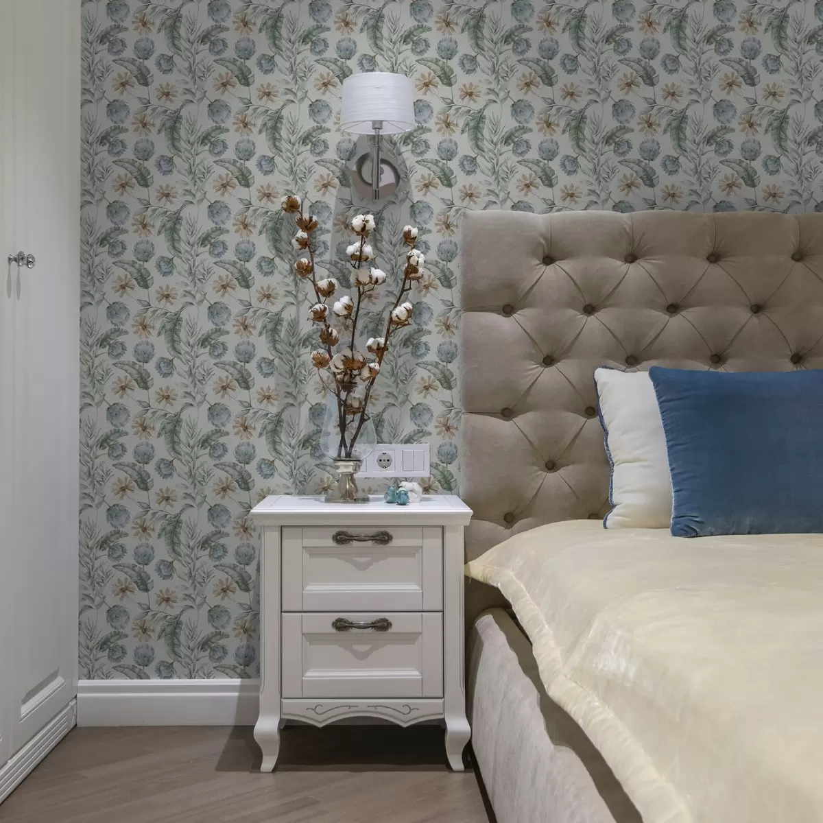 Pozadina Botanički uzorak s artičokama i tropskim lišćem a00340