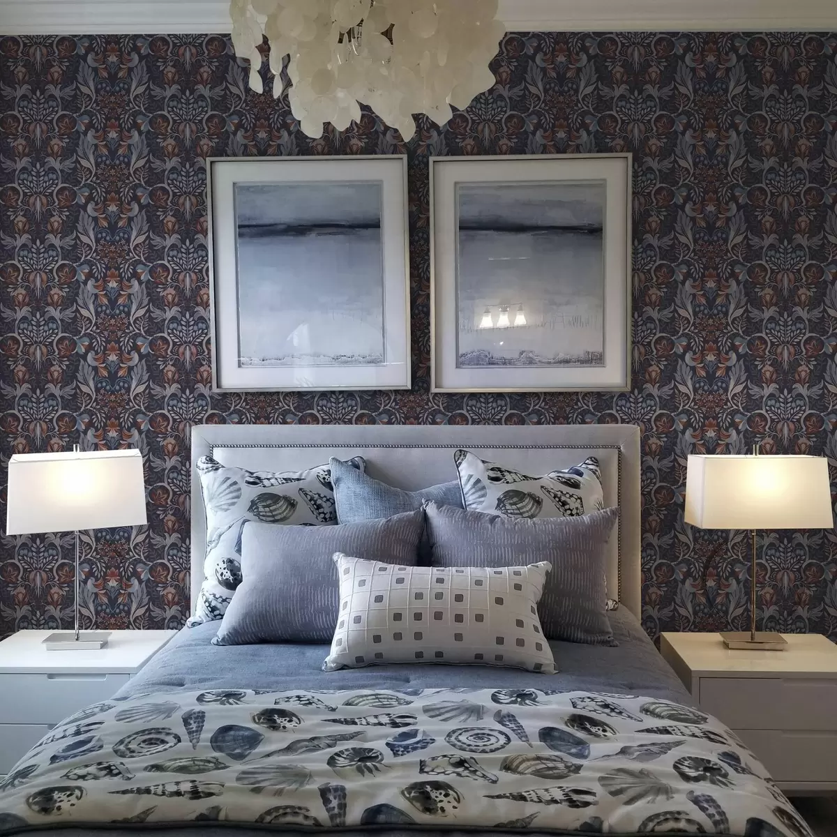 Pozadina Narodno cvijeće i ptice na tamnoplavoj pozadini a00502