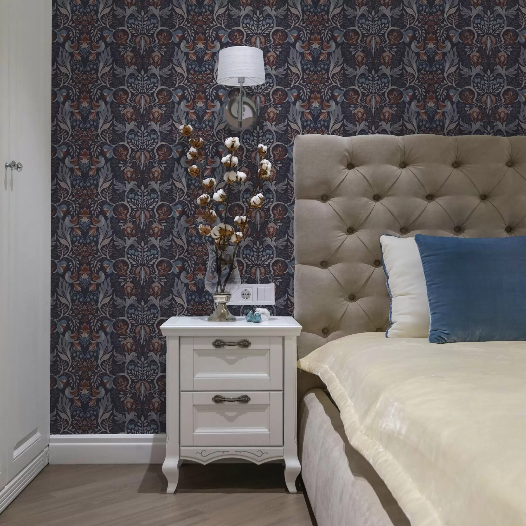 zidne murale Narodno cvijeće i ptice na tamnoplavoj pozadini a00502