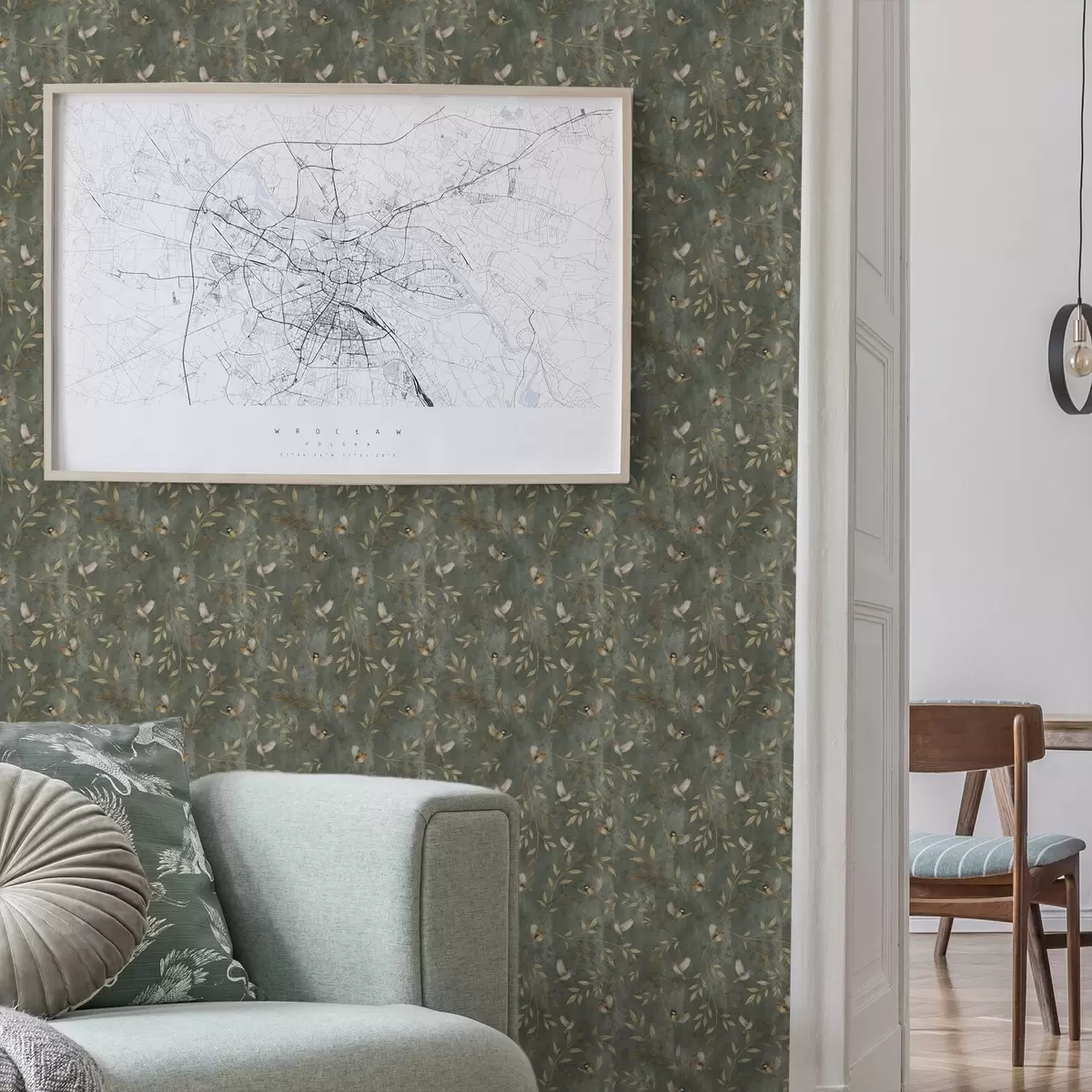 Pozadina Ptice u narančastom lišću na tamnozelenoj pozadini a00591