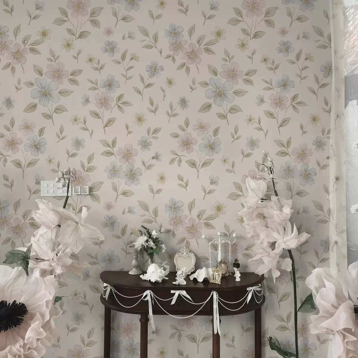 Pozadina Pastelno livadno cvijeće na krem pozadini a00596