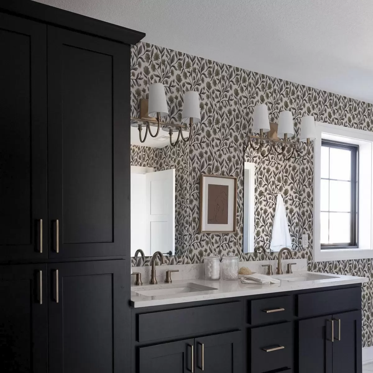 Pozadina Divlje cvijeće u sivo-maslinastim tonovima na krem pozadini a00623v1