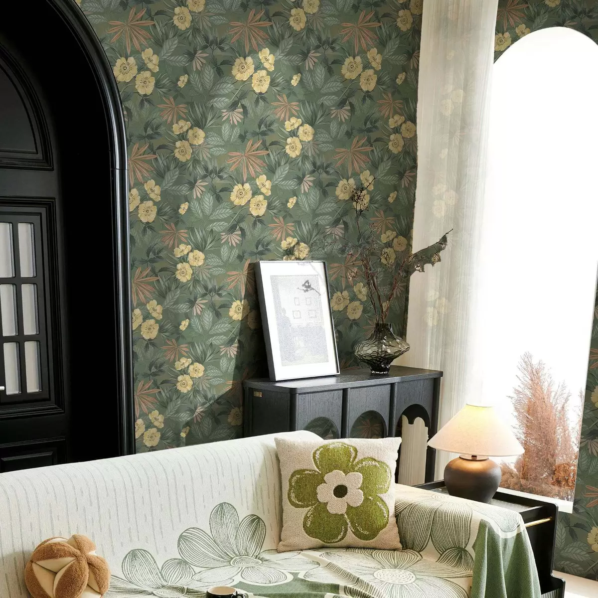 Pozadina Žuto cvijeće usred zelene lisnate teksture a00718