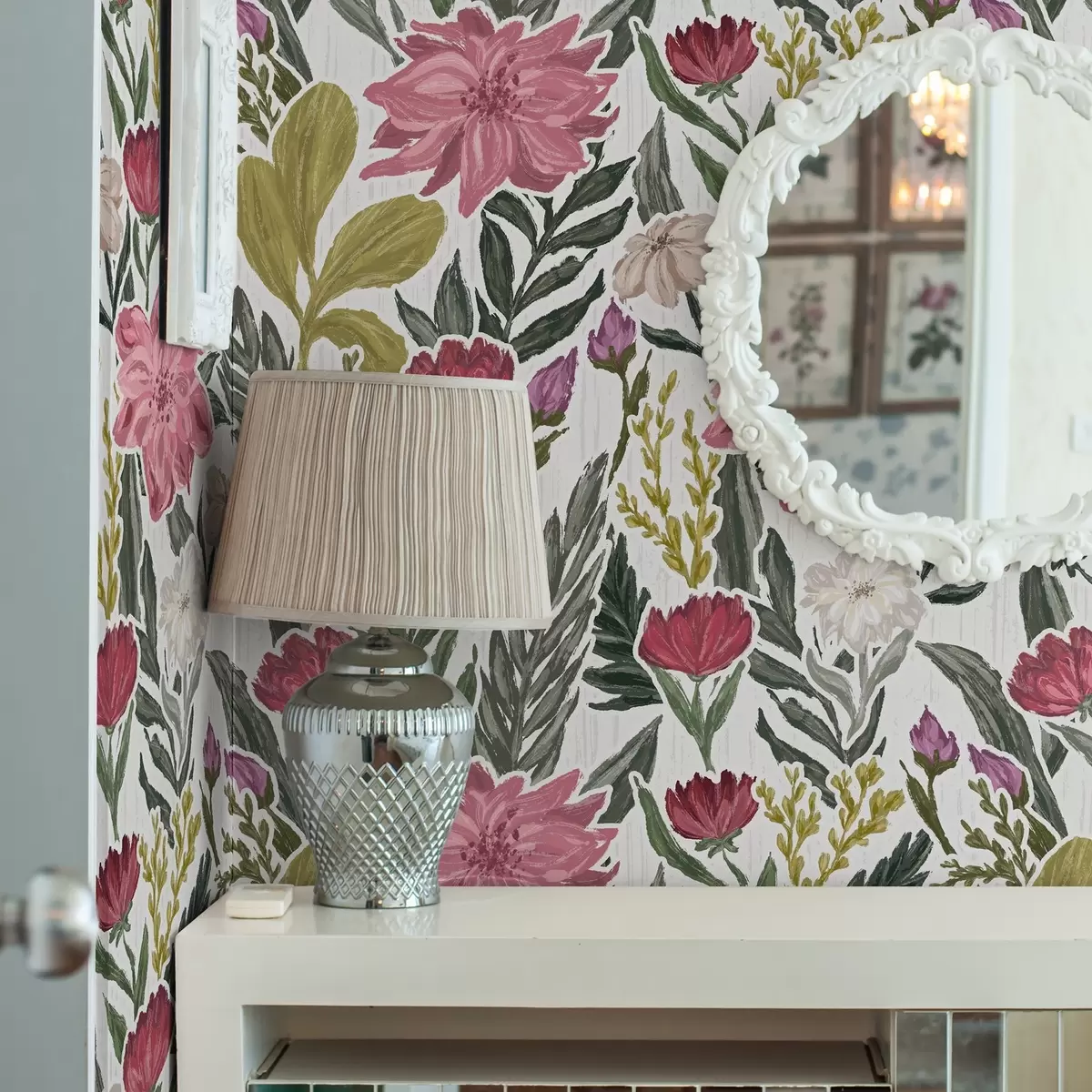 Pozadina Bujno ružičasto i kremasto cvijeće na bijeloj pozadini, impasto tekstura a00629v1