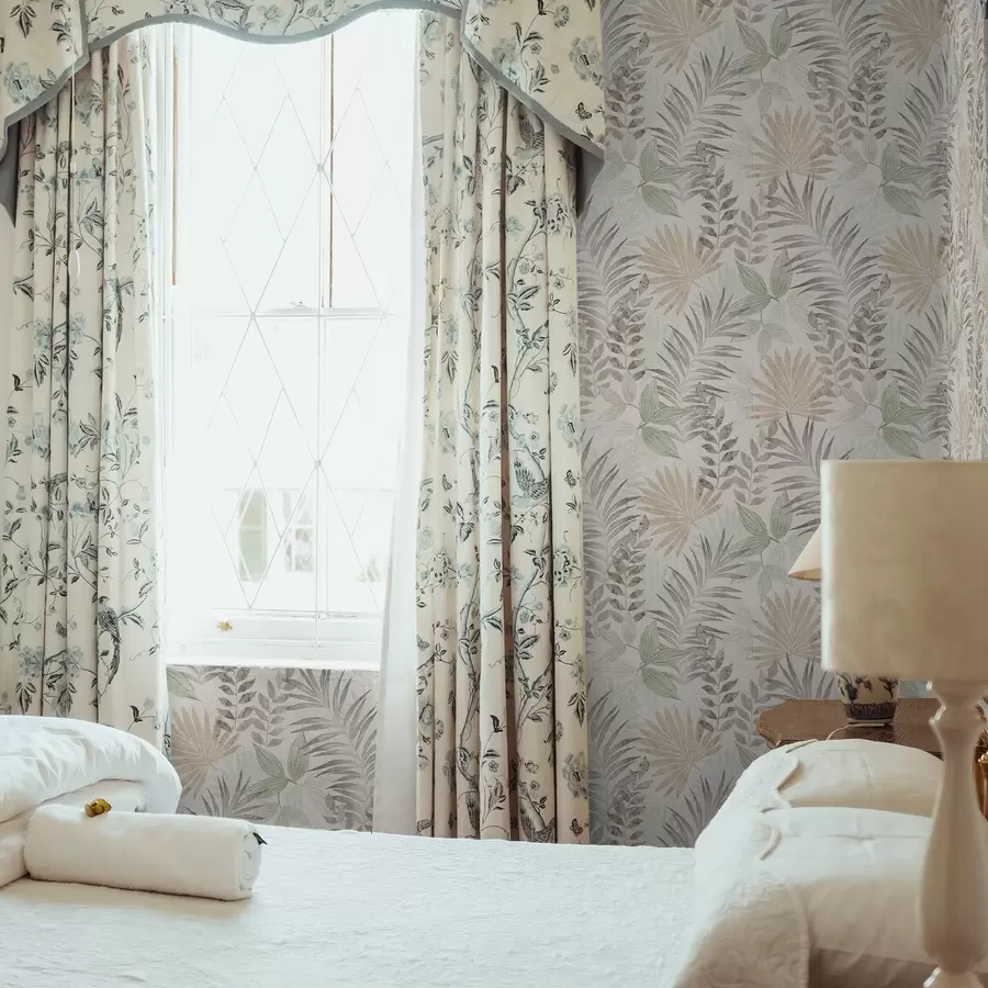 zidne murale Pastelno tropsko lišće na svijetloj pozadini, suptilna tekstura a00725