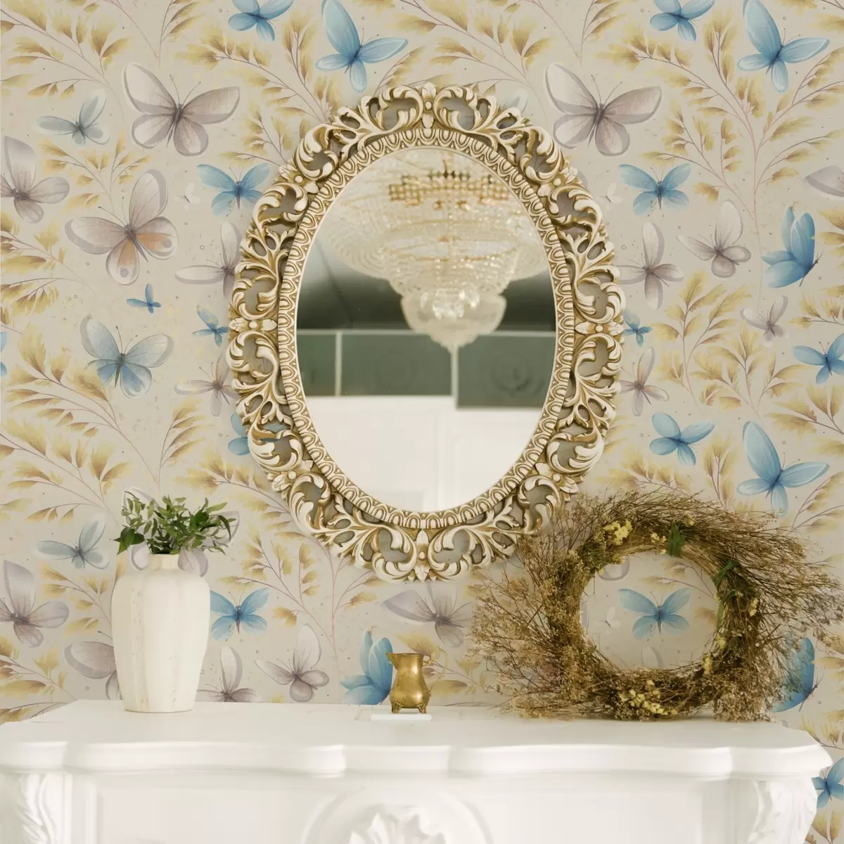 Pozadina Lagani leptiri među žutim lišćem na svijetloj pozadini a00795