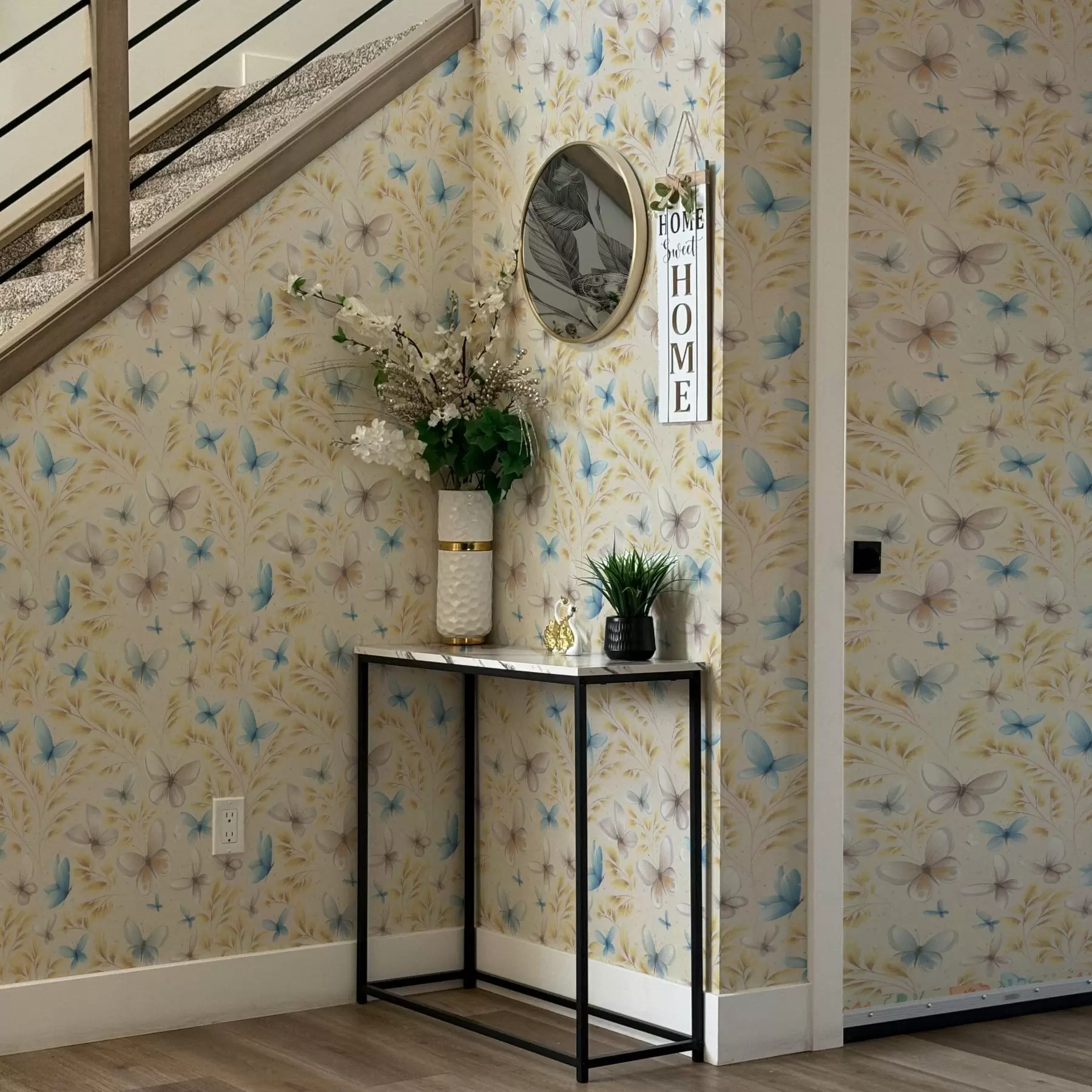 zidne murale Lagani leptiri među žutim lišćem na svijetloj pozadini a00795