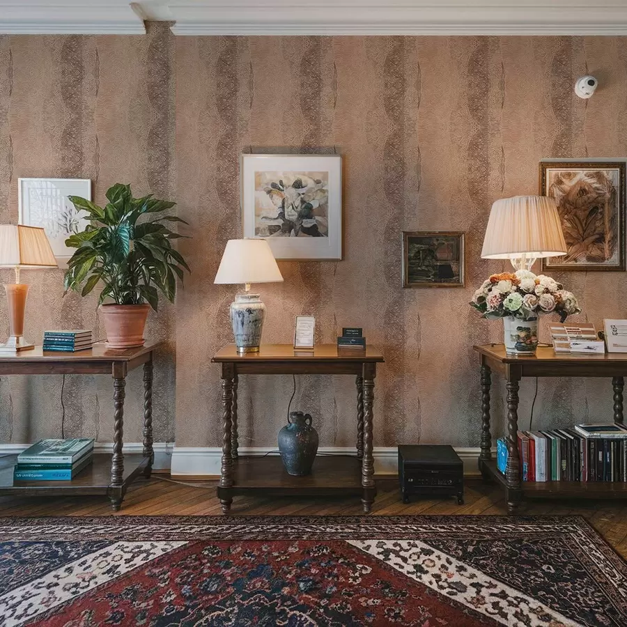 zidne murale Valoviti geometrijski uzorak u svijetlo bež-smeđoj paleti a00804