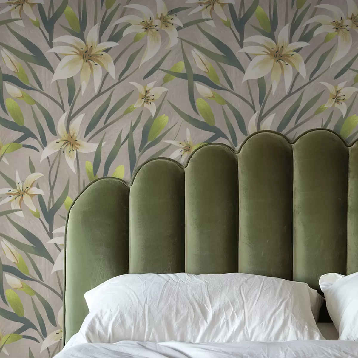 Pozadina Krem ljiljani s lišćem na sivo-bež pozadini a00837