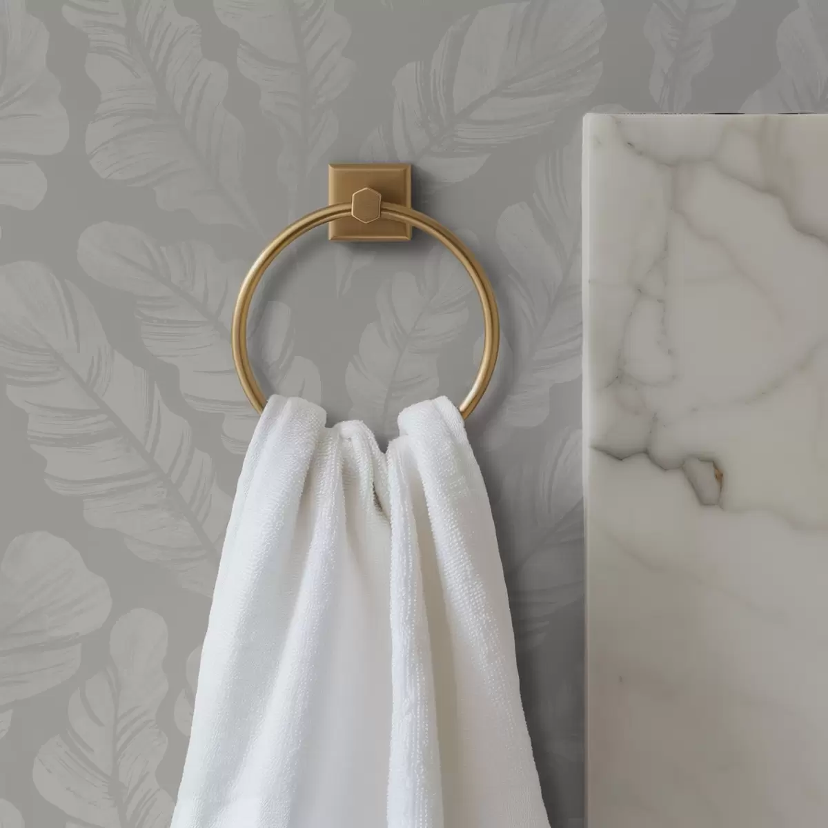 Pozadina Veliko perje u mekim sivim nijansama a00839