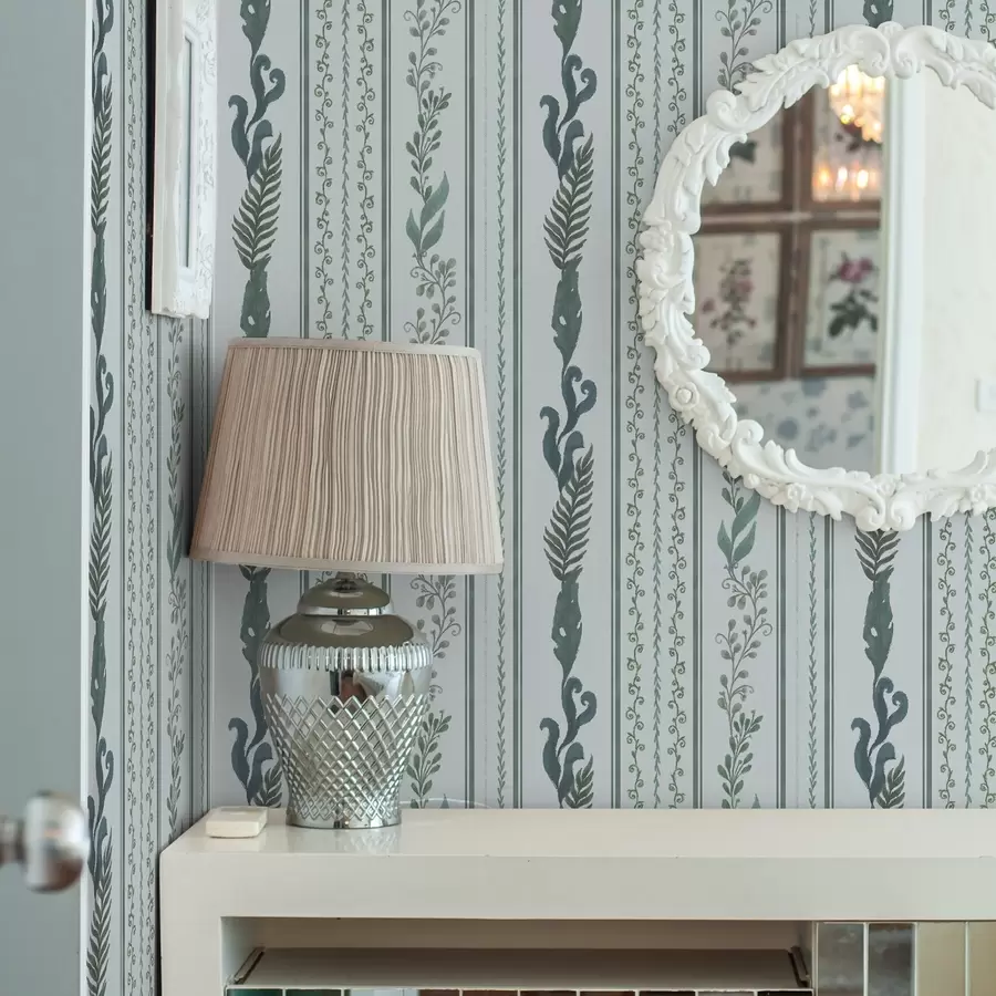 zidne murale Pruge s granama i kovrčama na hladnoj svijetloplavoj boji a00823v1