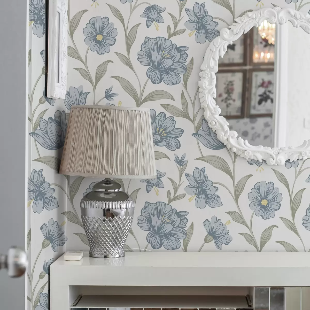 Pozadina Prašnjavo plavo cvijeće s listovima masline na bijelom a00780