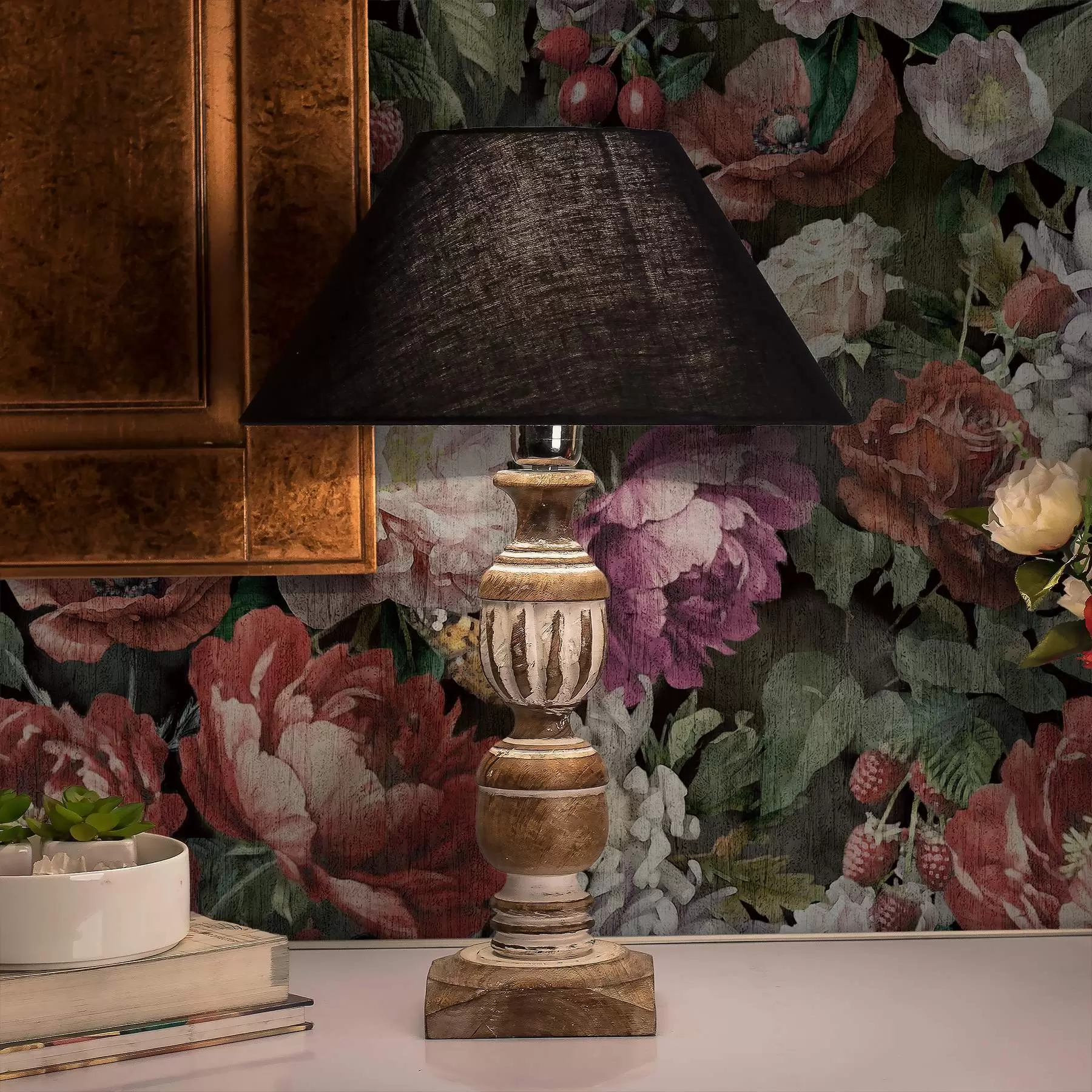 zidne murale Tamni dramatični božuri, bobice i leptir na crnoj podlozi a00862