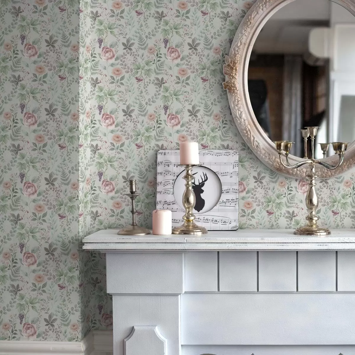 Pozadina Pastelni vrt s ružama, paprati i grožđem a00867