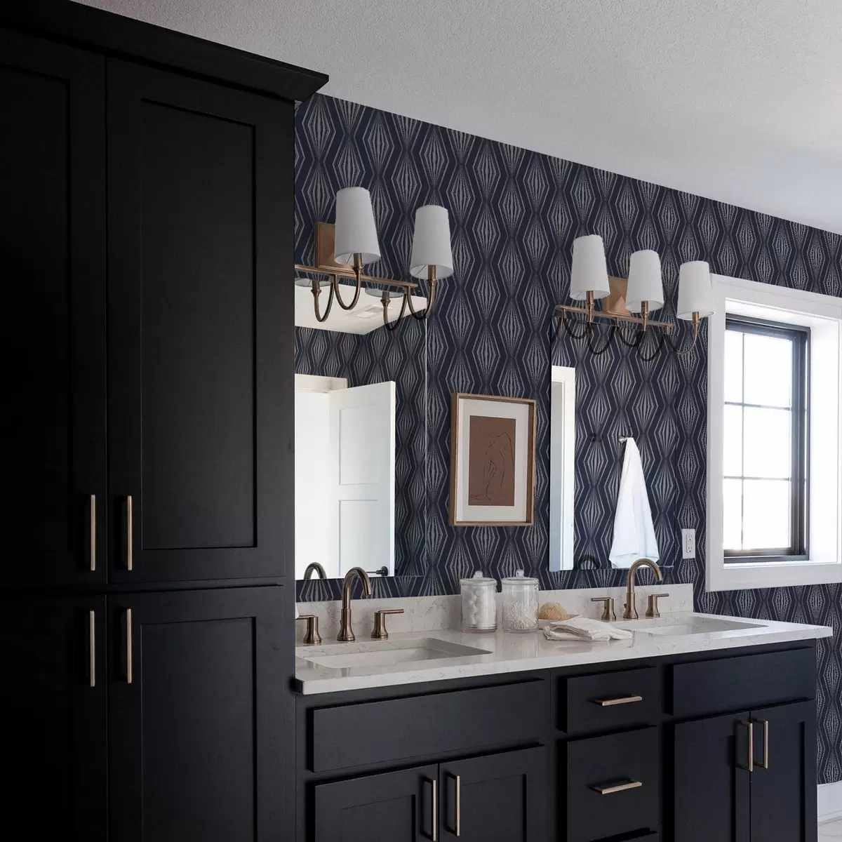 Pozadina Geometrijski dijamanti u obliku zraka na tamnoplavoj pozadini a00925