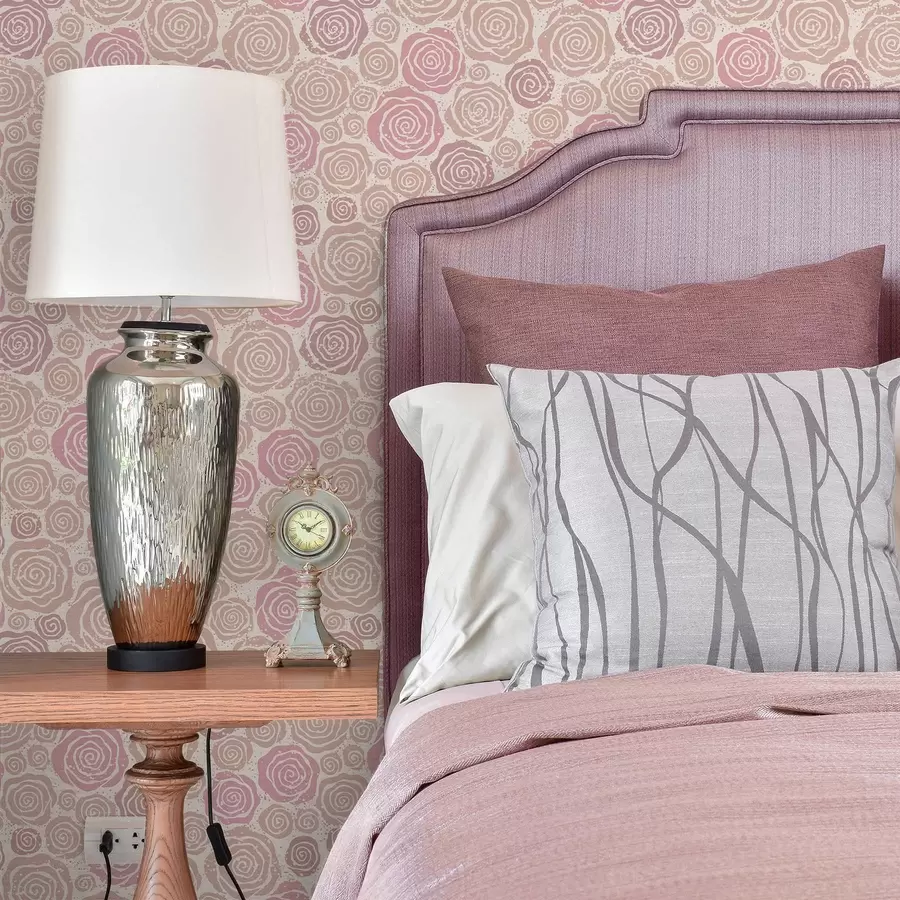 zidne murale Spiralne ružičaste ruže i prskanje na svijetloj pozadini a00955