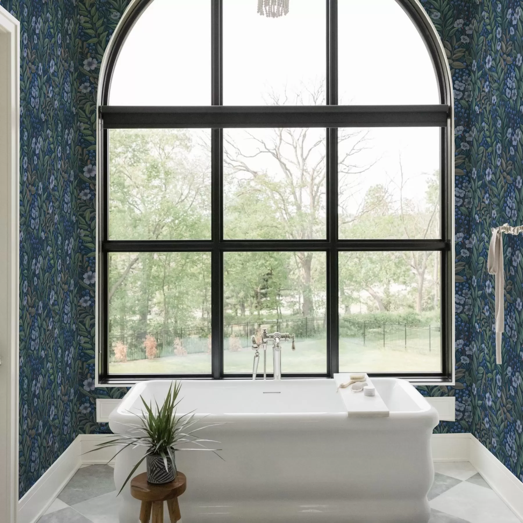 zidne murale Ponoćno plave bobice i bijeli cvjetovi u gustom lišću a00994