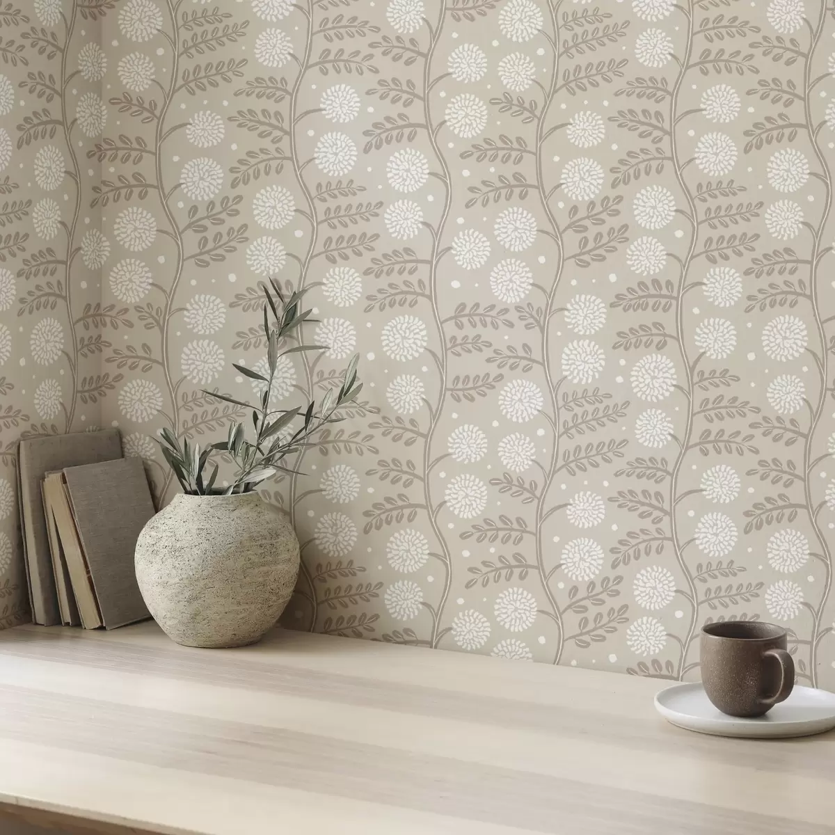 Pozadina Bež stabljike s bijelim pahuljastim cvjetovima i mekim točkicama a00997