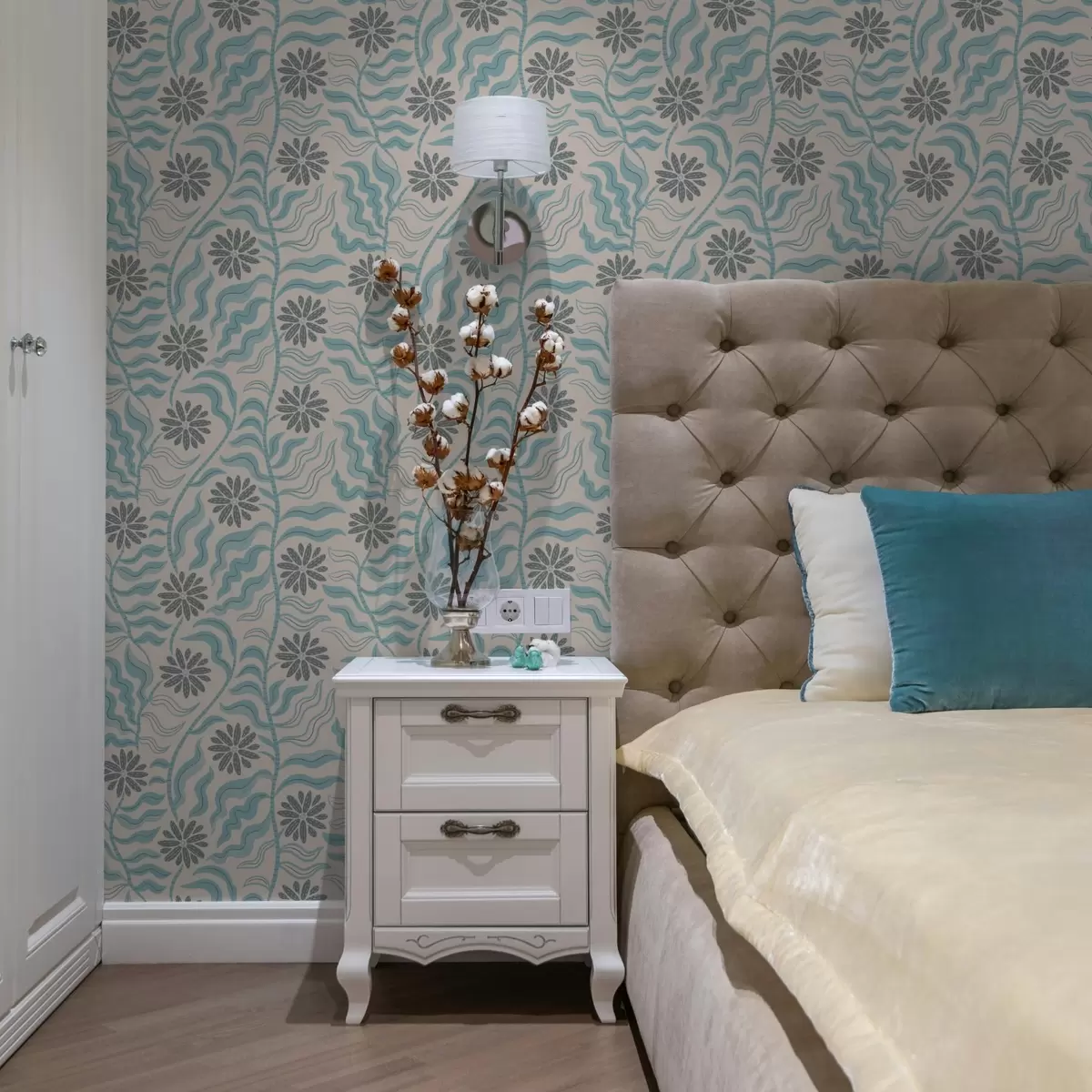 Pozadina Apstraktno cvijeće i valovito lišće u mekim plavim tonovima a00998v1