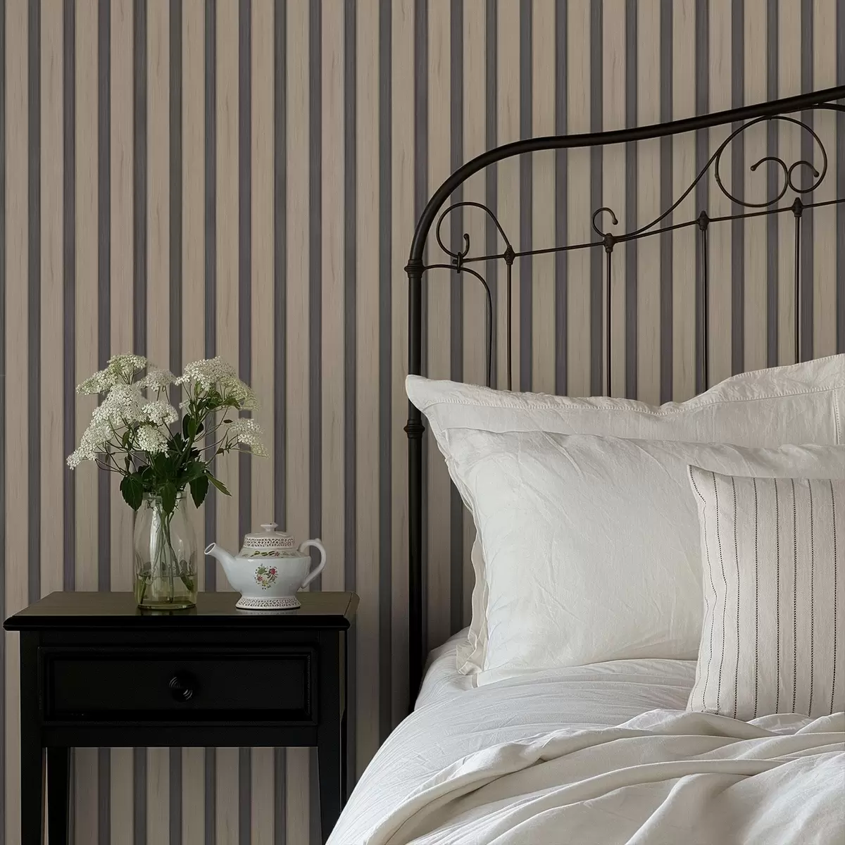 Pozadina Bež drvene daske s tamnim okomitim prugama a01054v2