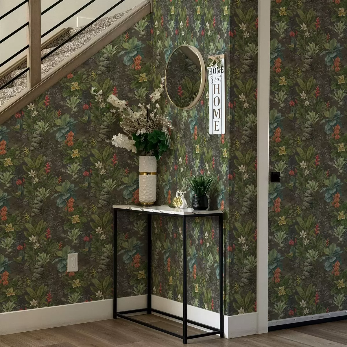 Pozadina Tamni tropski vrt sa svijetlim cvijećem i lišćem a01079