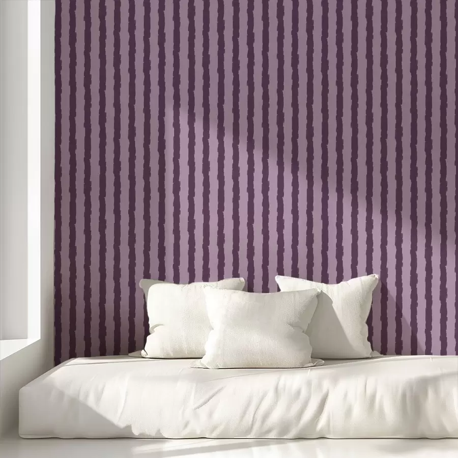 zidne murale Ljubičasti okomiti potezi kistom na lila pozadini a01191v3