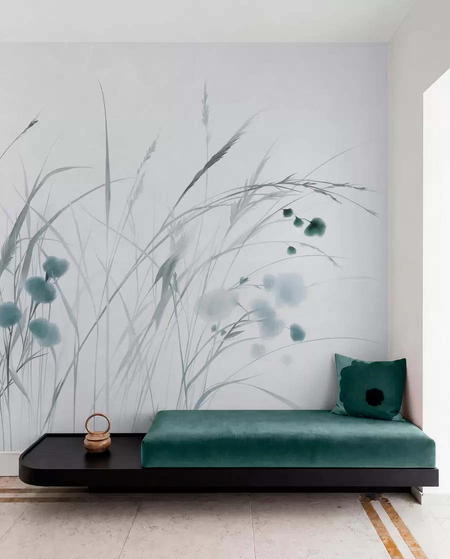 zidne murale Visoke trave i malo plavo divlje cvijeće na blijedoj pozadini, teksturirani boho stil w09902v1